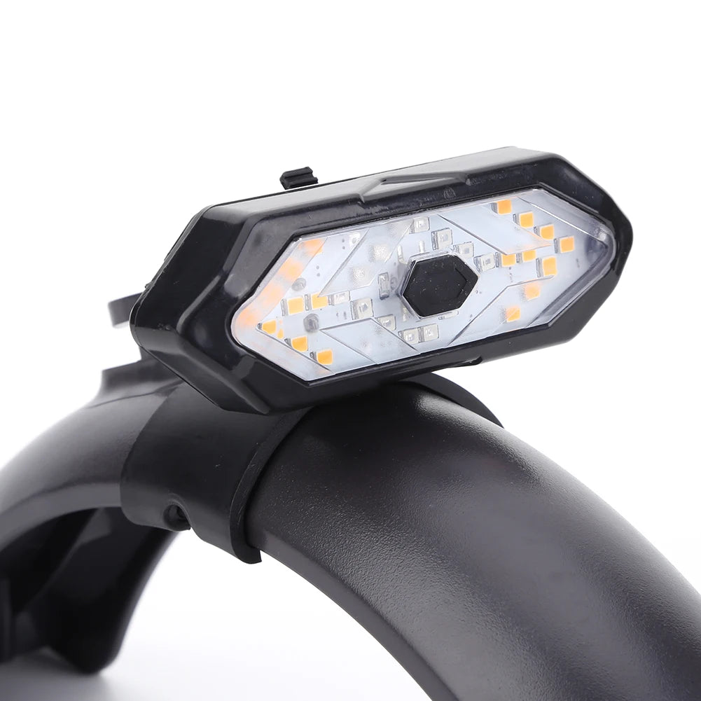 Smart Wireless Turn Signal Scooter Tail Light 900mAh USB
