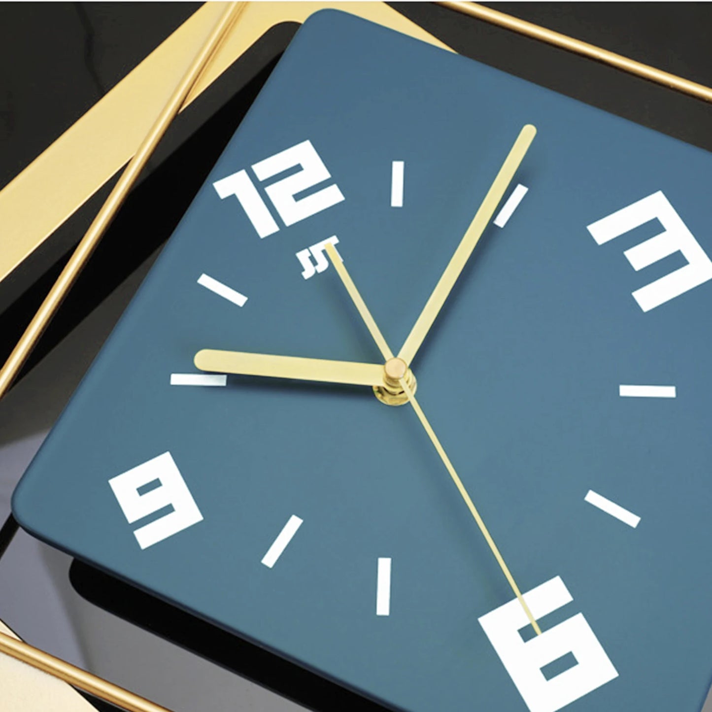 Modern Metal Large Wall Clock Silent Digital Hanging Home Art Decor Simple Green Pendulum Watch