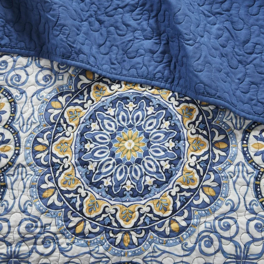 6 Piece Reversible Quilt Set with Throw Pillows Blue Full Queen