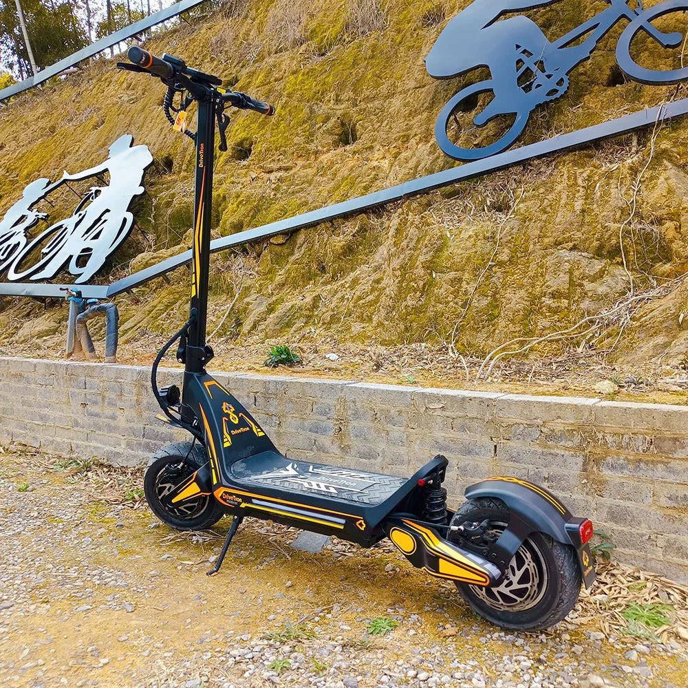Dual Motor Electric Scooter 60V 4400W Hydraulic Brake Off Road 11 Inch Tires